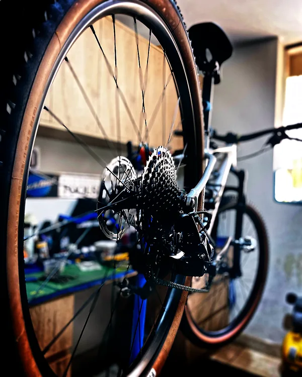 Tu bicicleta nueva no está lista para rodar — calibración profesional Trujillo BikeLab Studio