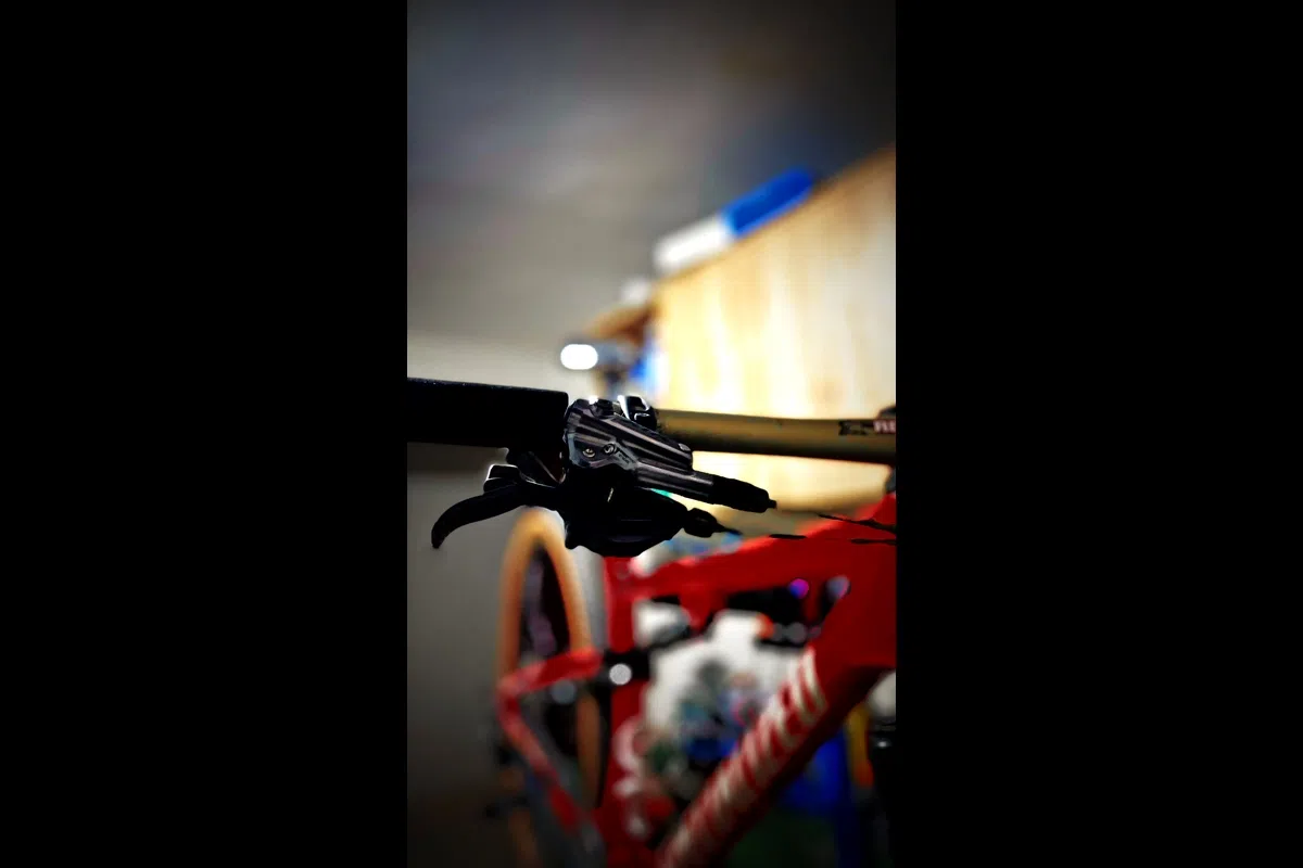 Instalación de cockpit Renthal Fatbar en bicicleta MTB Specialized — BikeLab Studio Trujillo