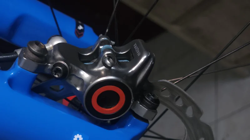 Caliper Magura MT8 de pistones — BikeLab Studio · Carlos Eduardo Ravello Joo
