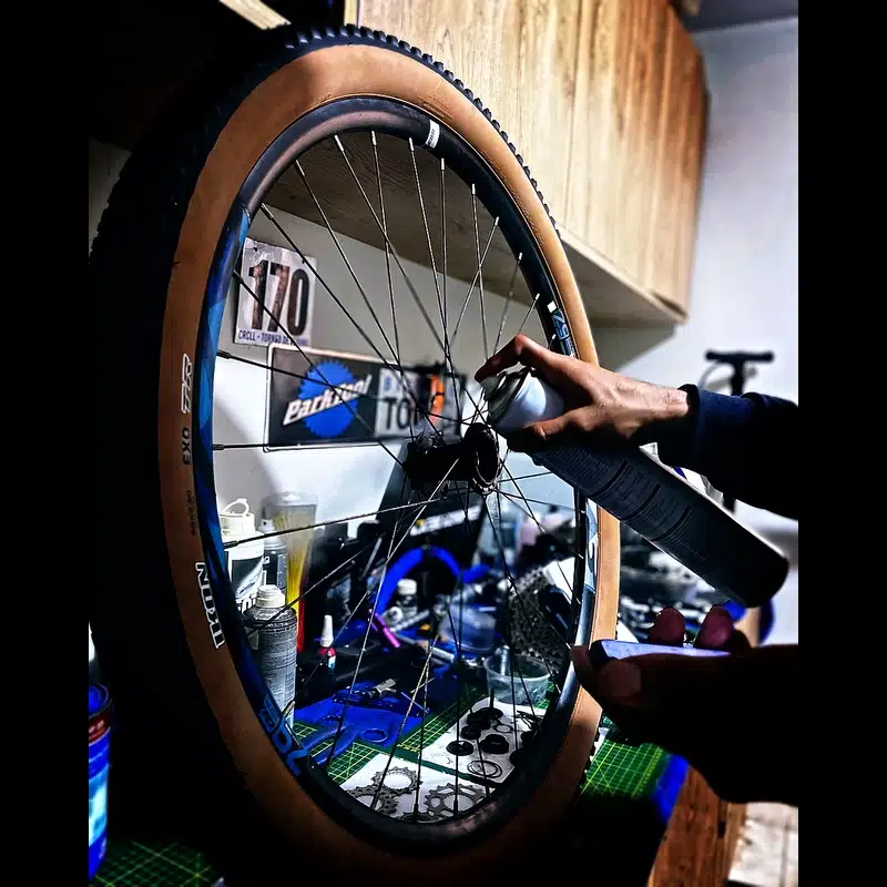 llantas-mtb-ancho-comparativa-tubeless-sellante-taller-bikelab-trujillo-peru