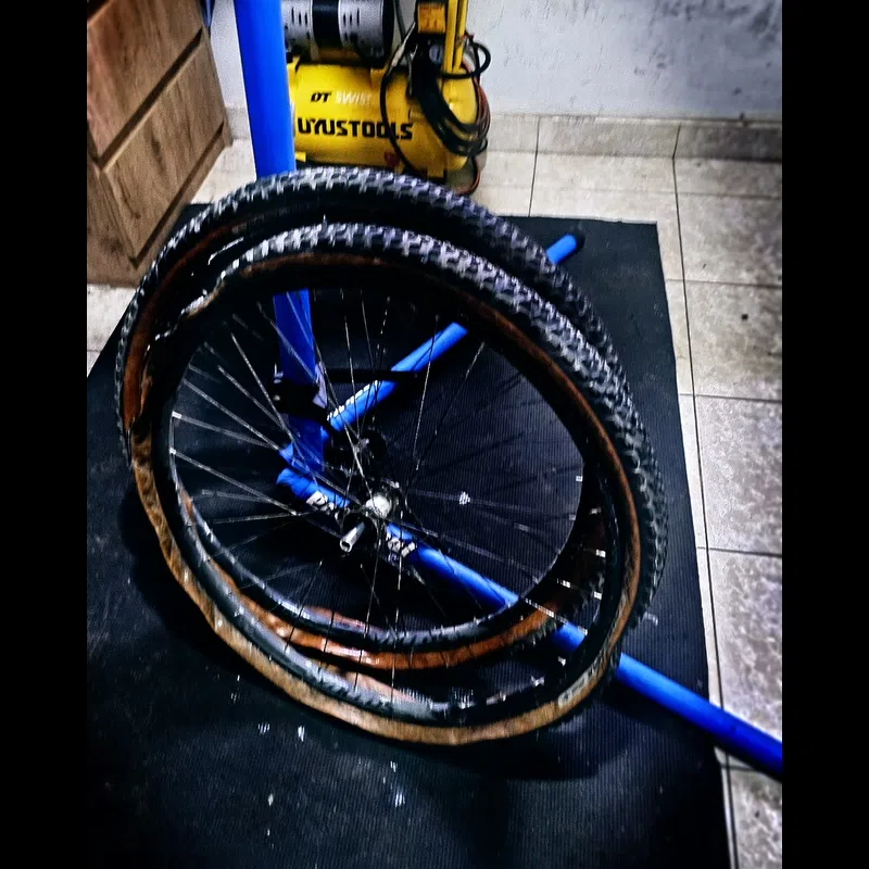 maxxis-ikon-exo-tr-tanwall-29-servicio-tubeless-taller-bikelab-trujillo-peru
