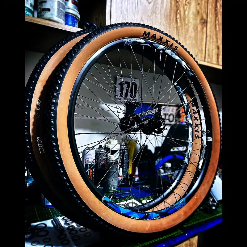 maxxis-ikon-tanwall-rueda-giant-29-taller-bikelab-studio-trujillo-peru