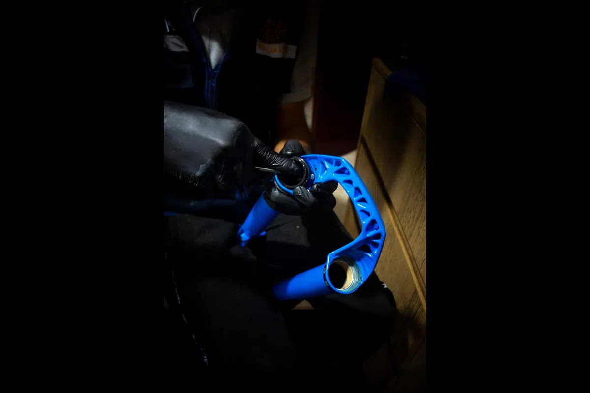 Mantenimiento y reemplazo de retenes SKF en suspensión MTB — BikeLab Studio Trujillo