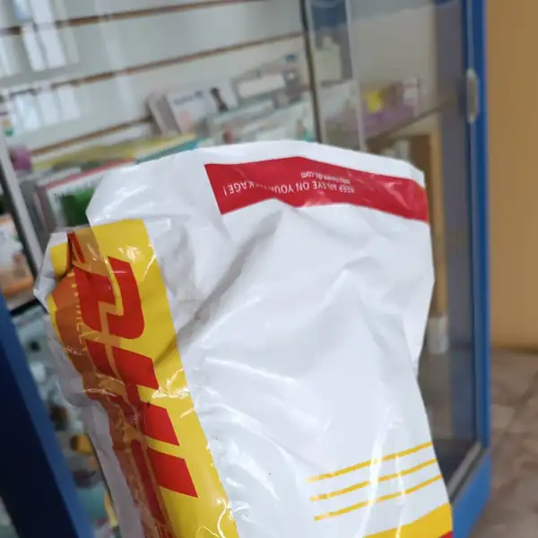 Paquete DHL pedalier Shimano enviado desde Dortmund Alemania — BB repuesto expedición Trujillo