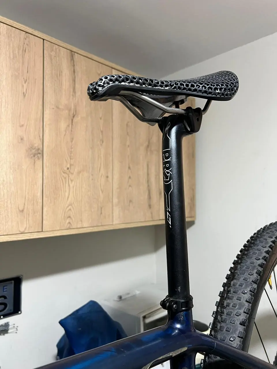 Tija de sillín montada en cuadro de MTB — BikeLab Studio · Carlos Eduardo Ravello Joo