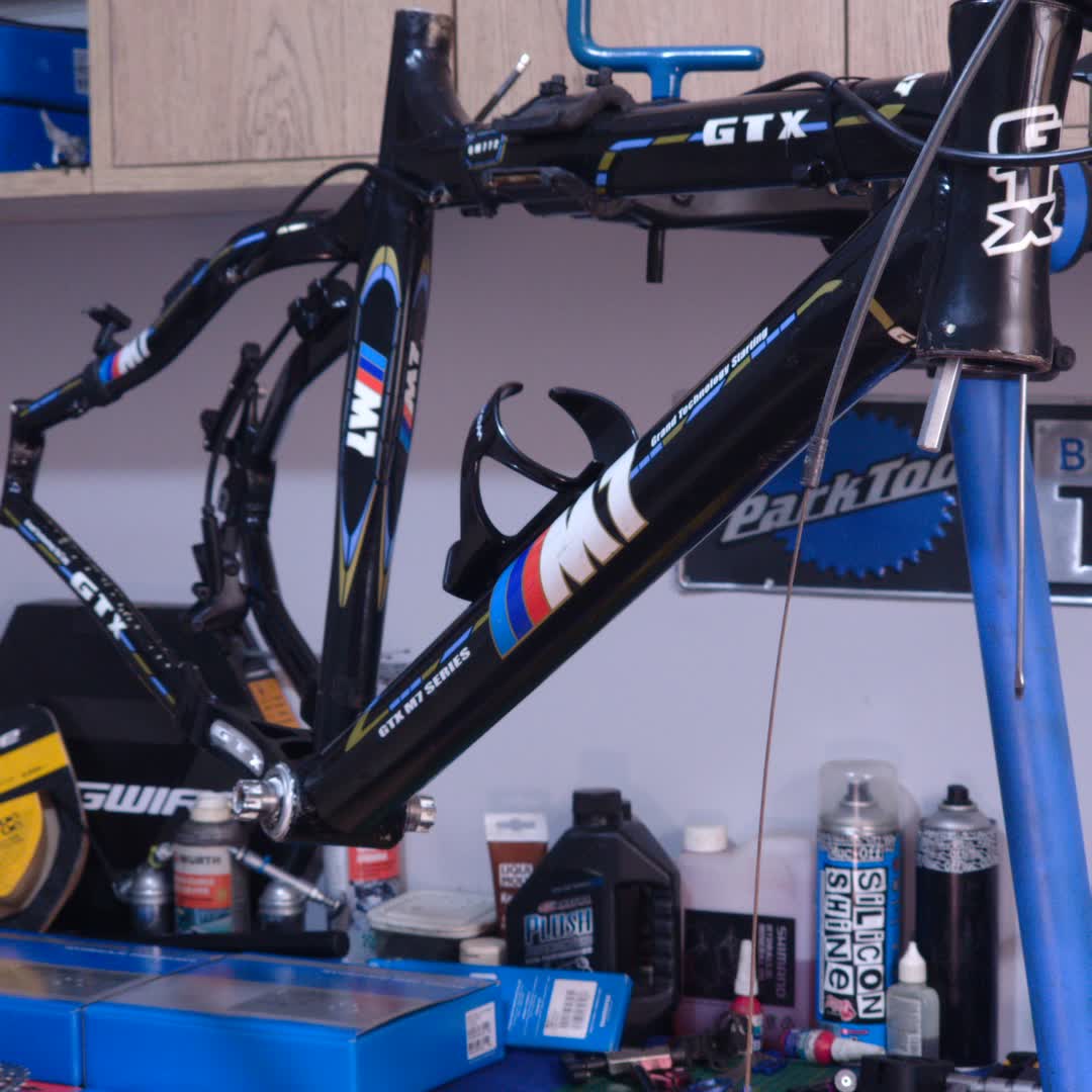 Estación trabajo análisis tribológico Shimano XT BikeLab Studio mecánica precisión