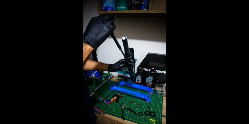 mantenimiento profesional de suspensión MTB en Trujillo